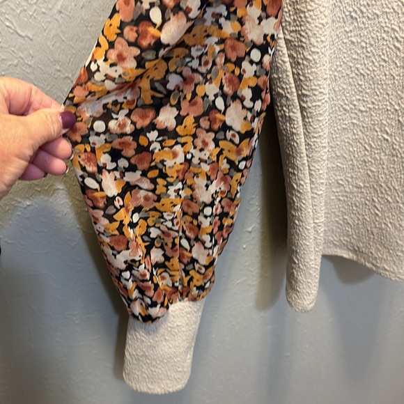 THML Fall Cream & Floral Top Blouse Balloon Sleeves Women’s Sz Medium - Picture 4 of 9